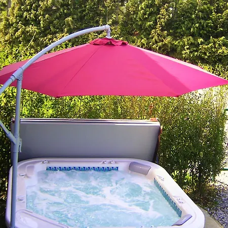 Modern With Hot Tub * Felenne