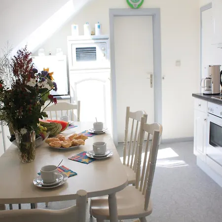 Modern With Hot Tub *